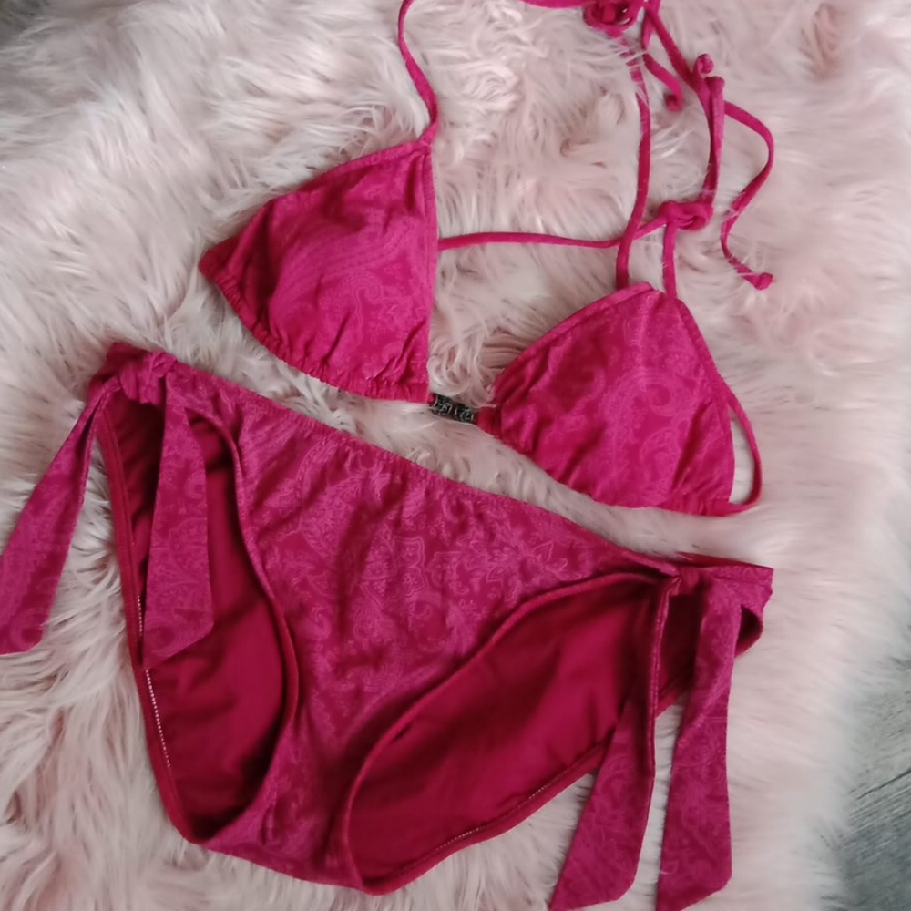 Bikini - Picture 8 of 12